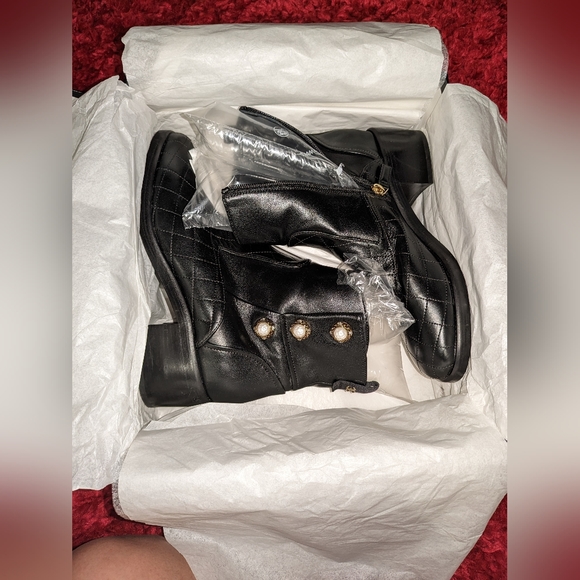 CHANEL 2017 LEATHER CRYSTAL EMBELLISHED QUILTED MOTO BOOTS IT 40.5 / US 10 - Picture 4 of 12